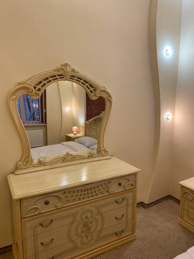 Apartment Veronica In Center Lviv Bagian luar foto